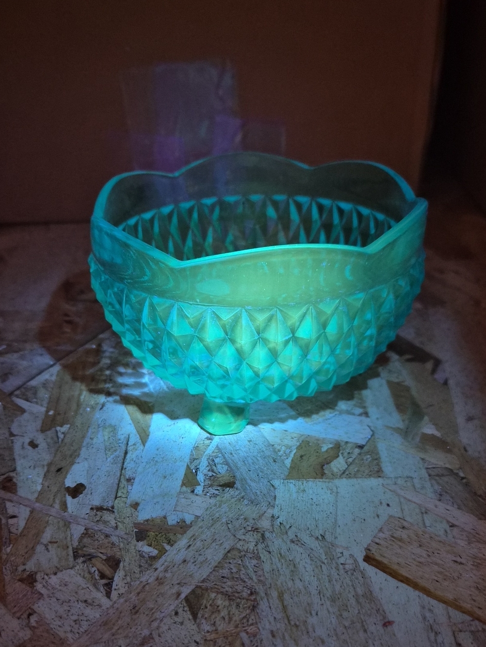 GLOWS **Vintage Indiana Glass Blue Diamond Point 3-Footed  BOWL